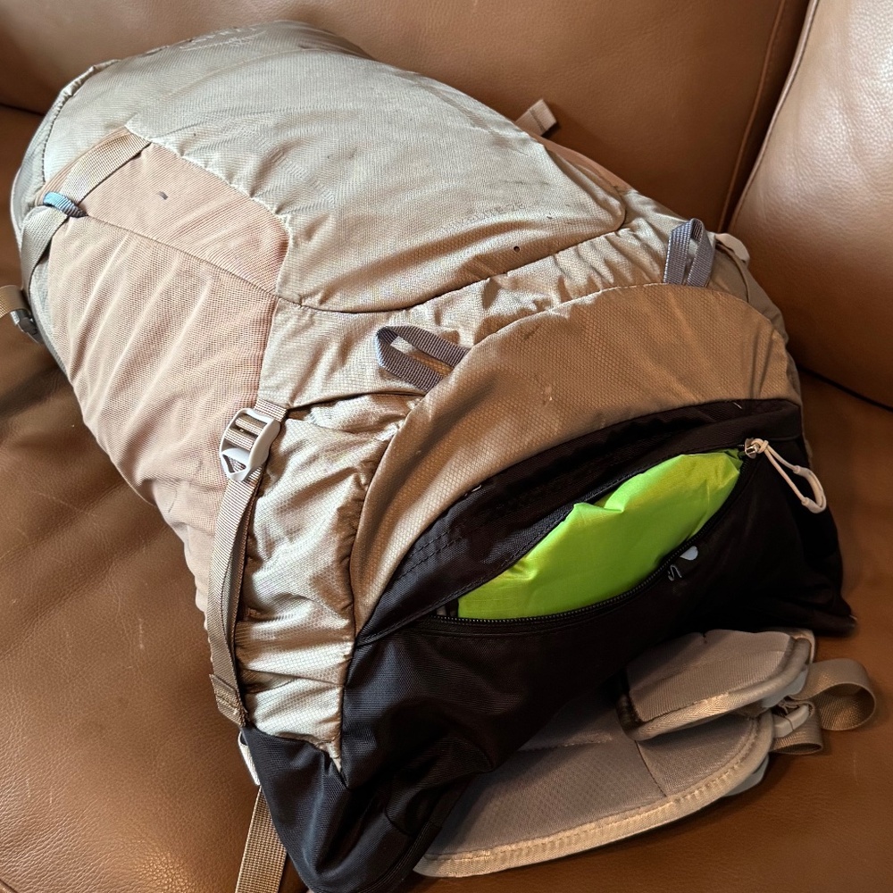 Beige Osprey Hikelite 28L Backpack - Picture 5 of 11